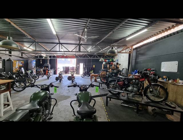 3,450M² BUILDING FOR SALE IN SALT RIVER